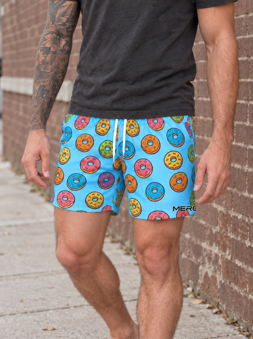 Man wearing MEROX Donut mesh shorts with approved right-wrapped logo