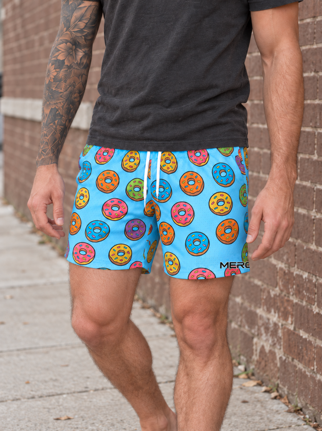 Man wearing MEROX Donut mesh shorts with approved right-wrapped logo